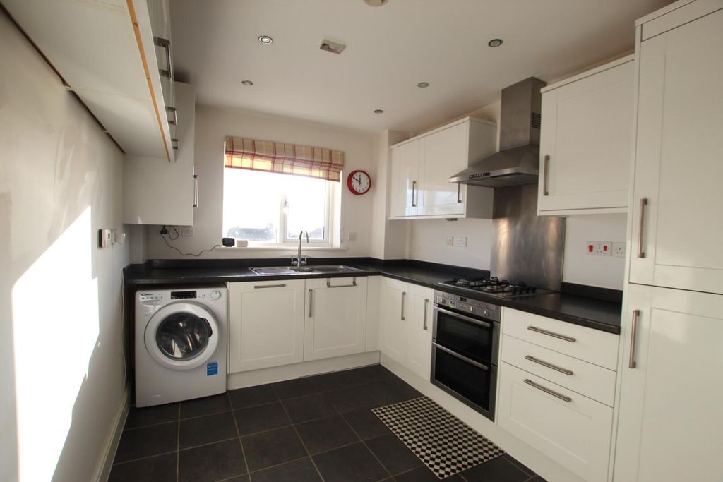 Property photo 2 of 7 Kitchen.Jpg