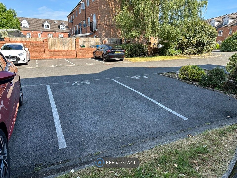 Property photo 2 of 9 Parking