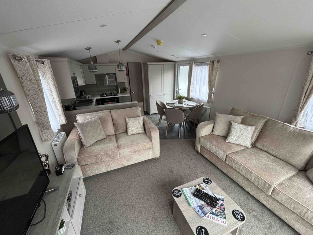 Property photo 2 of 4 Willerby Salisbury At Waters Edge Country Park