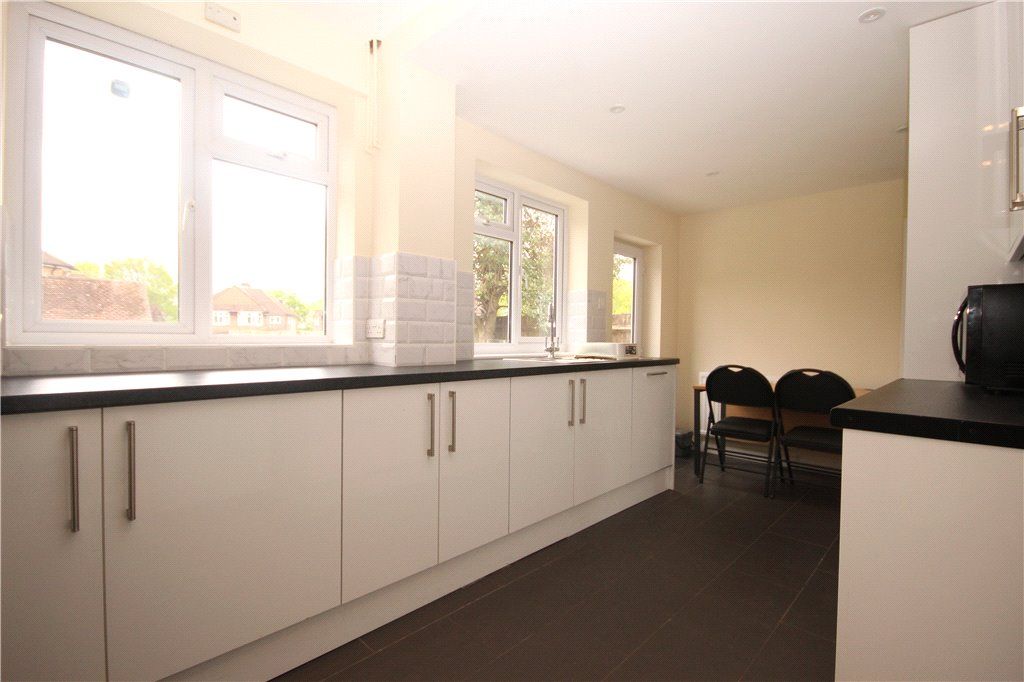 Property photo 3 of 10 Kitchen