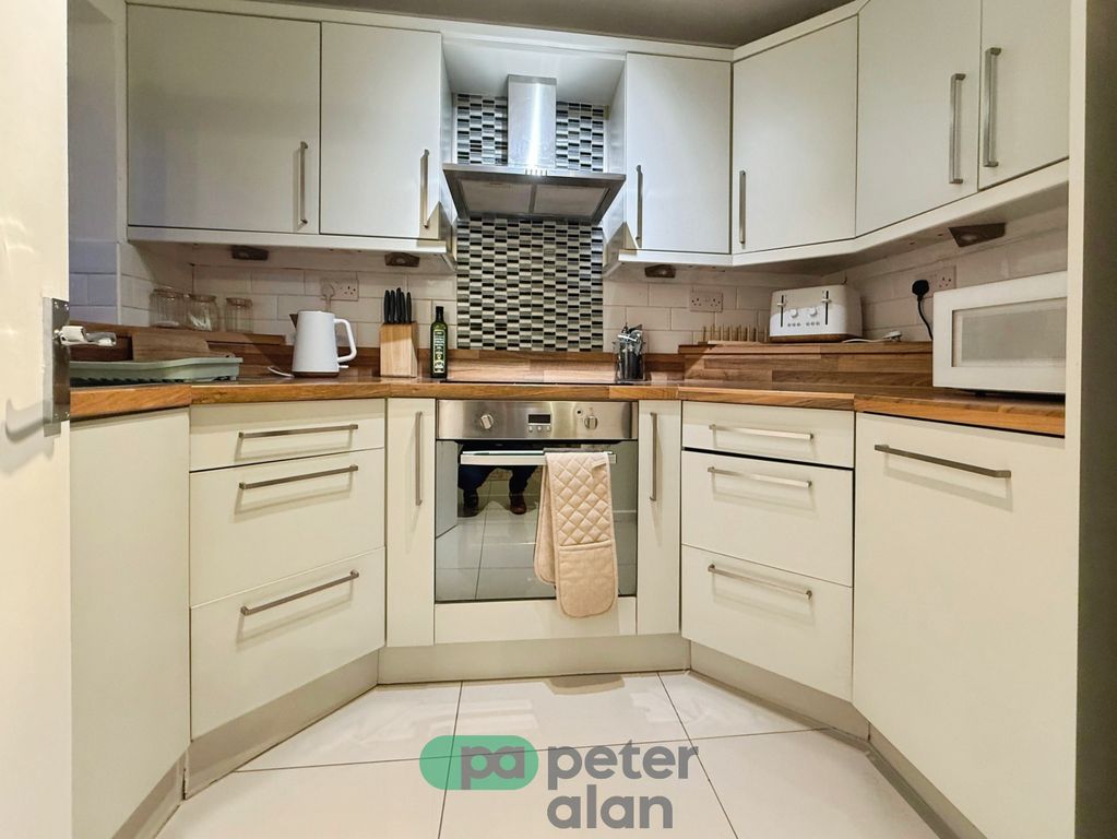 Property photo 3 of 10 Front