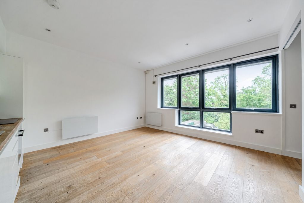 Property photo 2 of 9 Open Plan Room