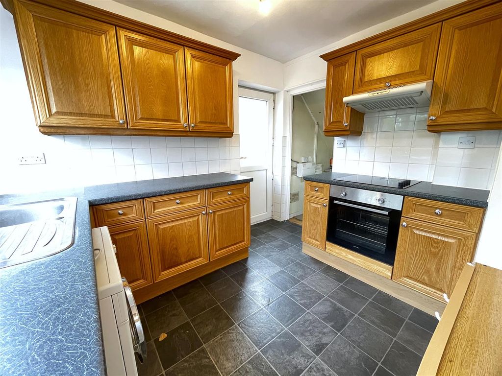 Property photo 3 of 22 Kitchen1