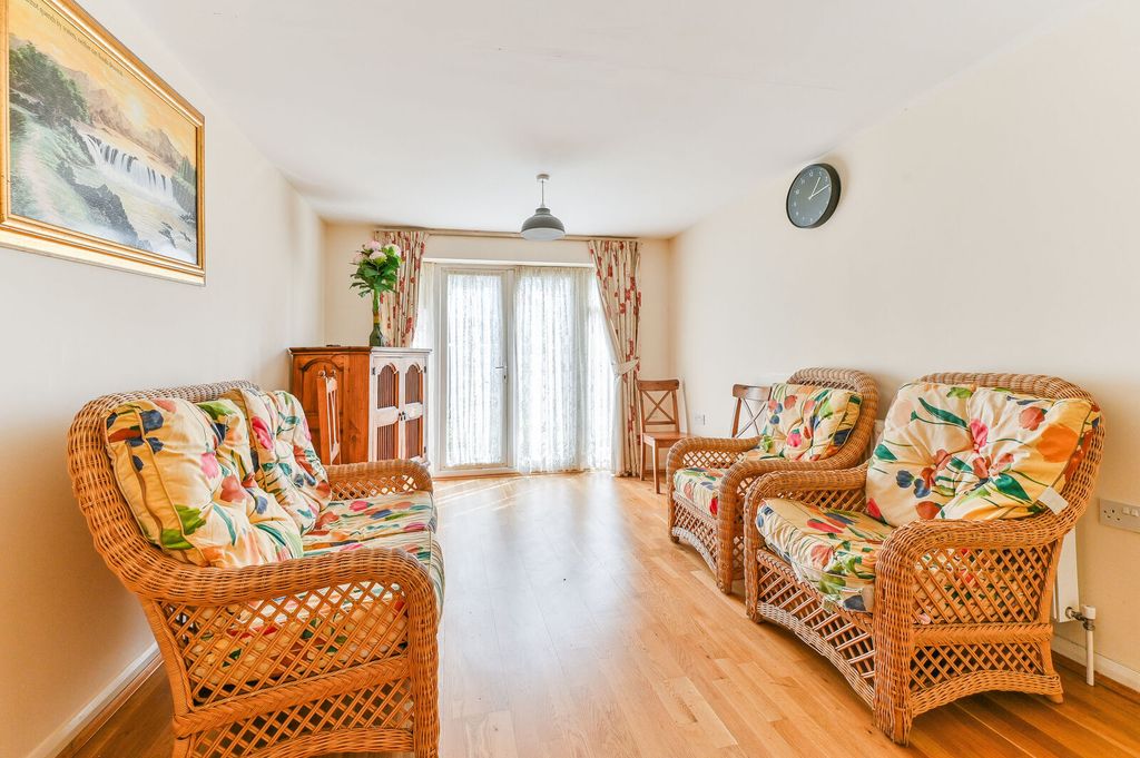 Property photo 3 of 16