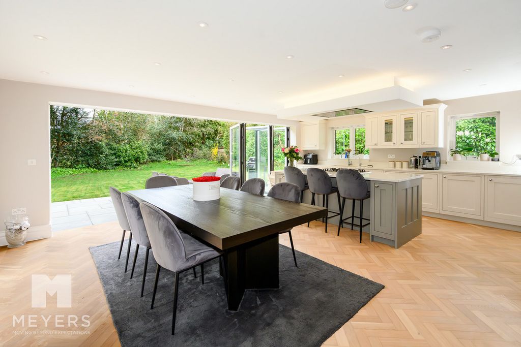 Property photo 2 of 26