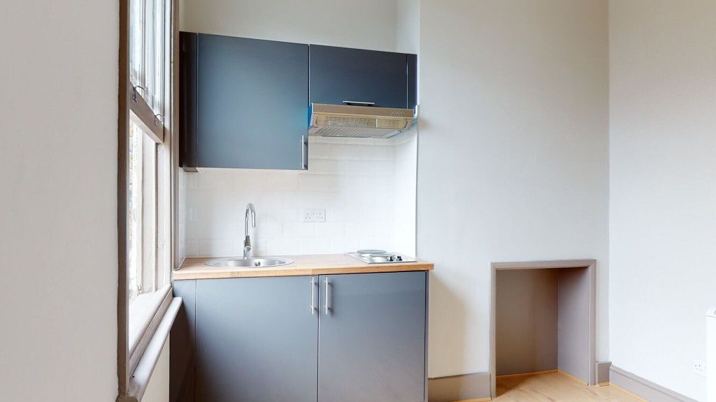 Property photo 2 of 10 Kitchen