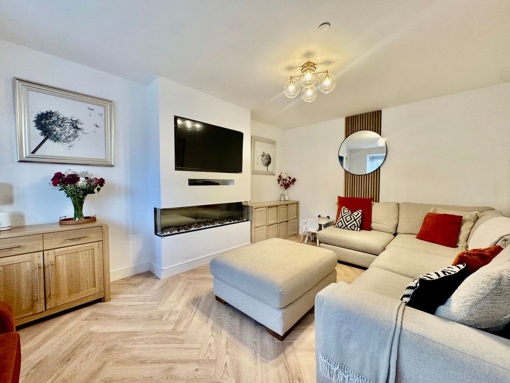 Property photo 3 of 31