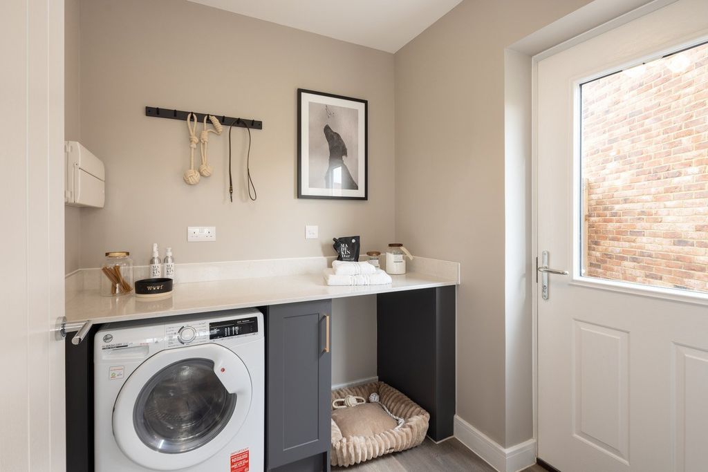 Property photo 3 of 11 Show Home
