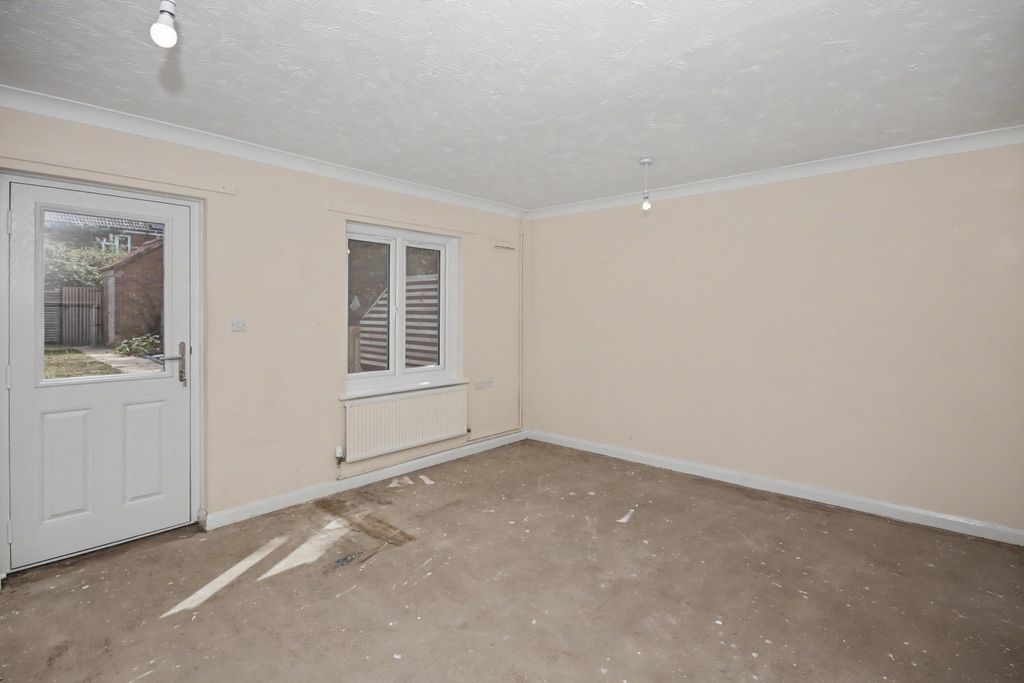 Property photo 2 of 17 12 Kestrel Close, Swaffham, Norfolk, Pe37 8Hj