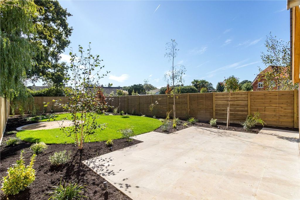 Property photo 3 of 25 Terrace And Garden