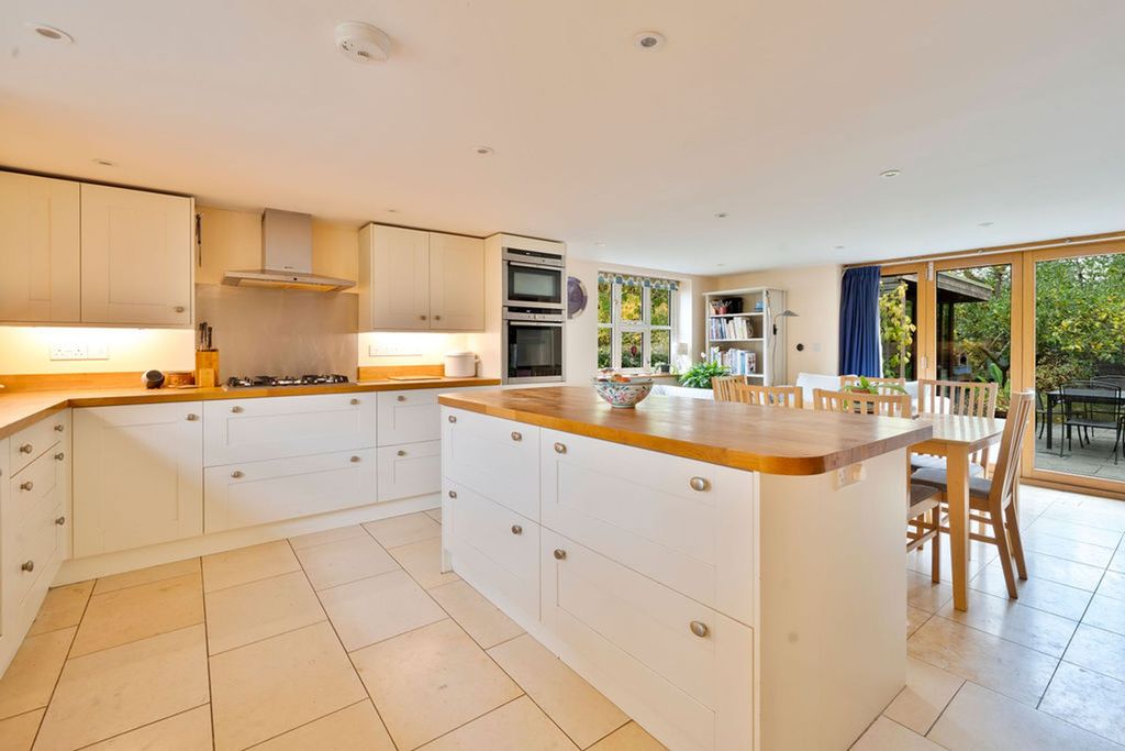 Property photo 2 of 24