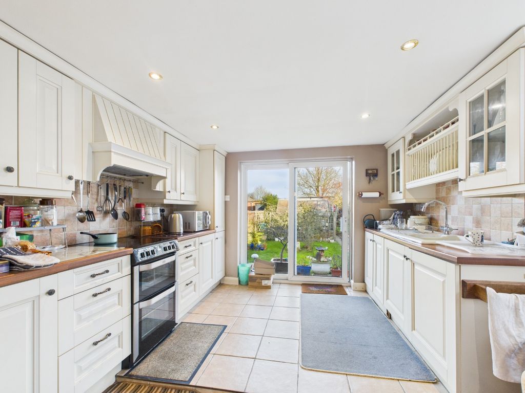 Property photo 2 of 16 4704064