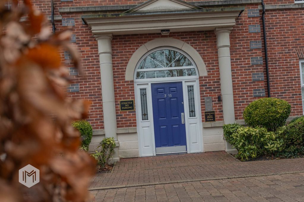 Property photo 2 of 21 Photograph