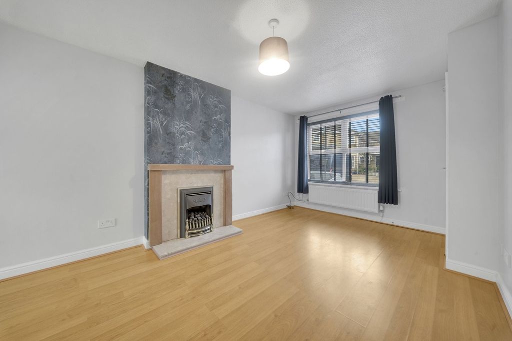 Property photo 2 of 28