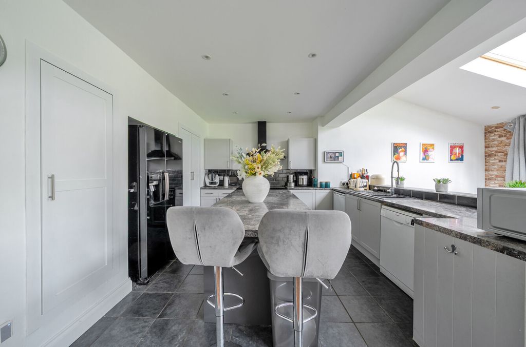 Property photo 3 of 25 Picture 3