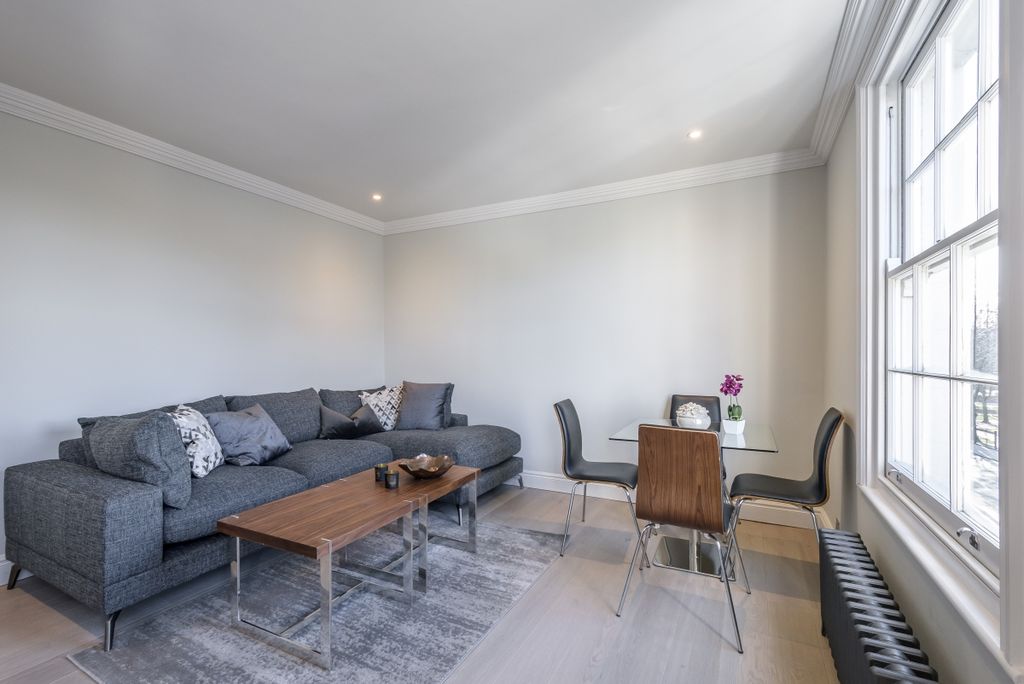 Property photo 2 of 11 Cloudesley Road