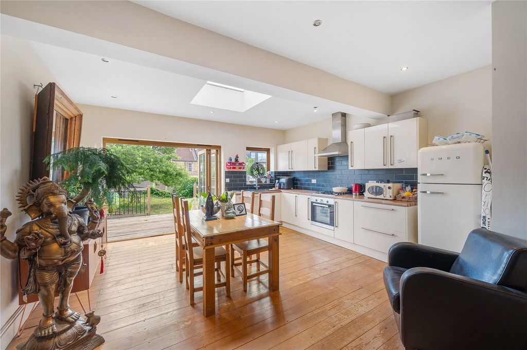 Property photo 2 of 9 Kitchen