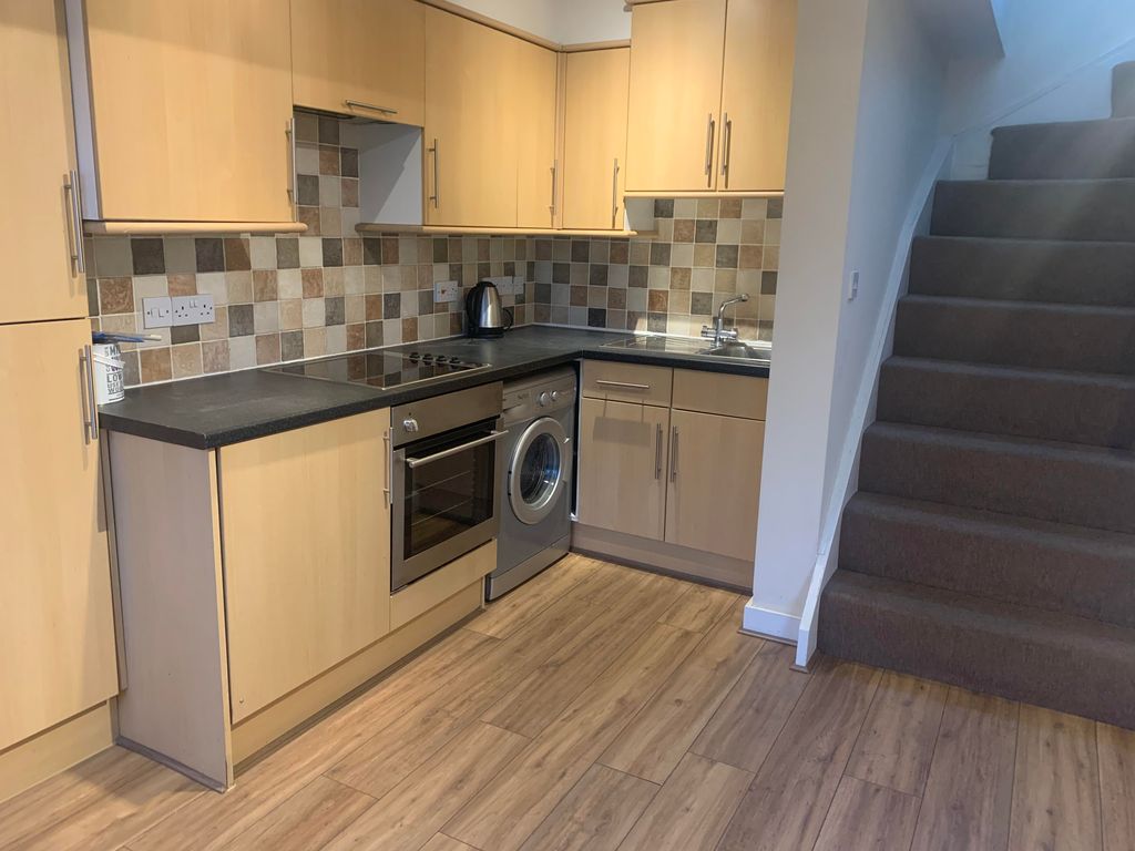 Property photo 3 of 7 Kitchen