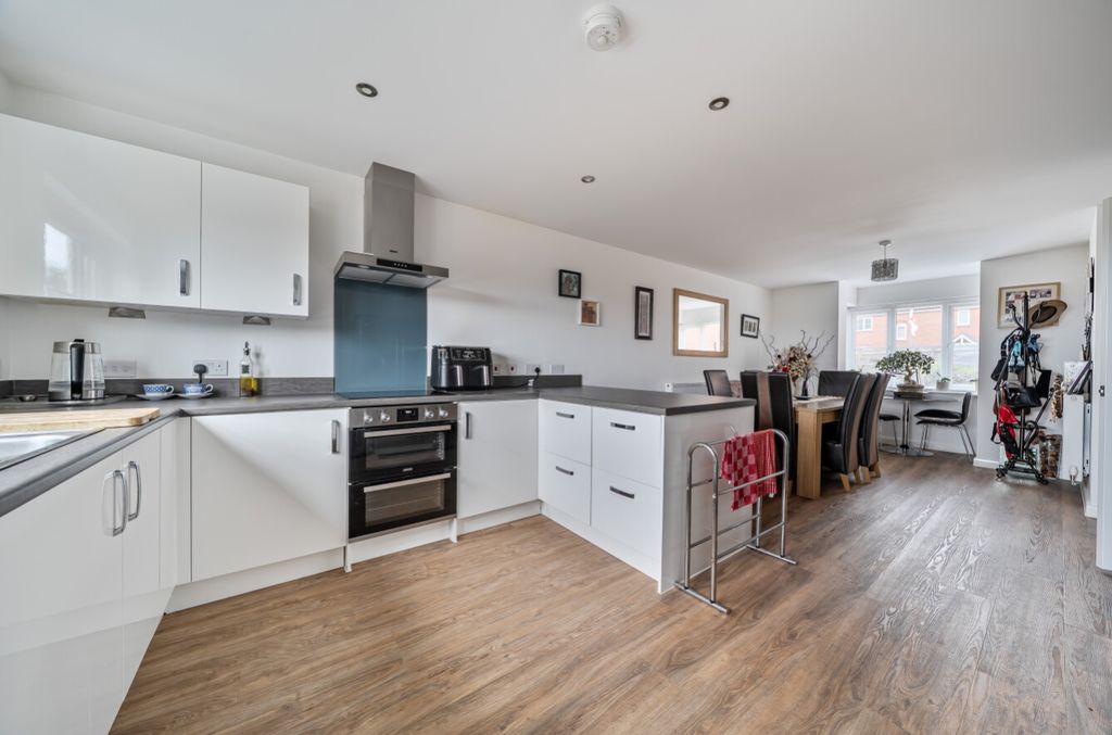 Property photo 3 of 22 1360651-8-68d69Ffb7Ecd2