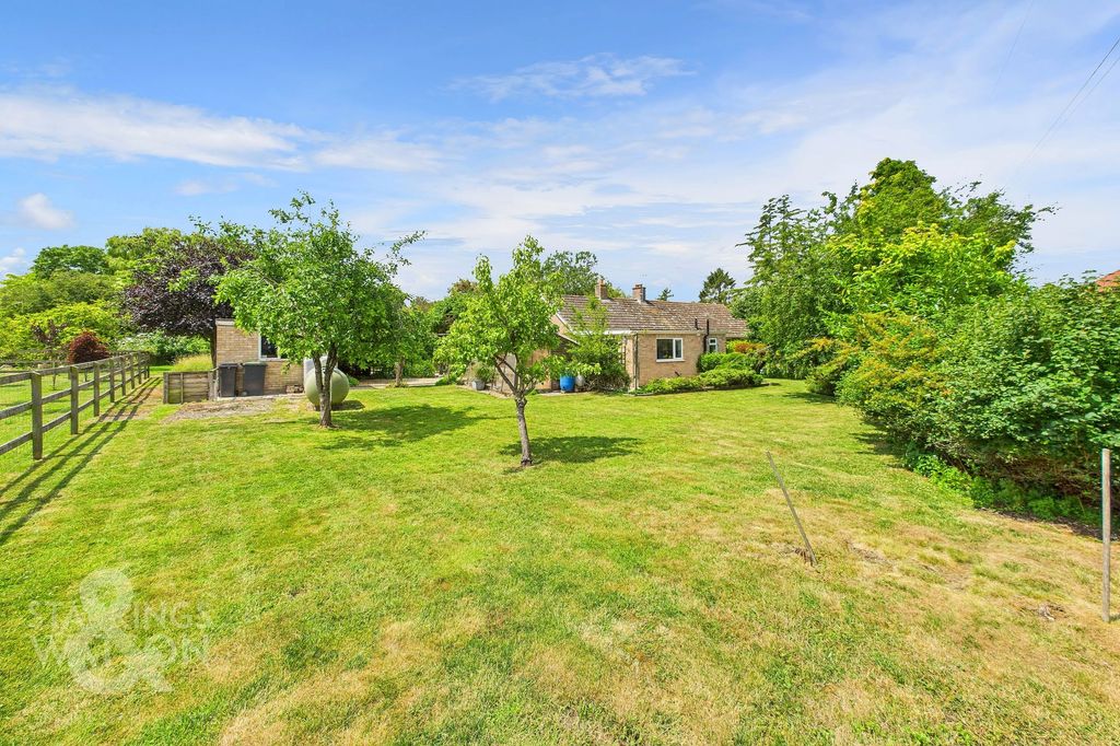 Property photo 2 of 23