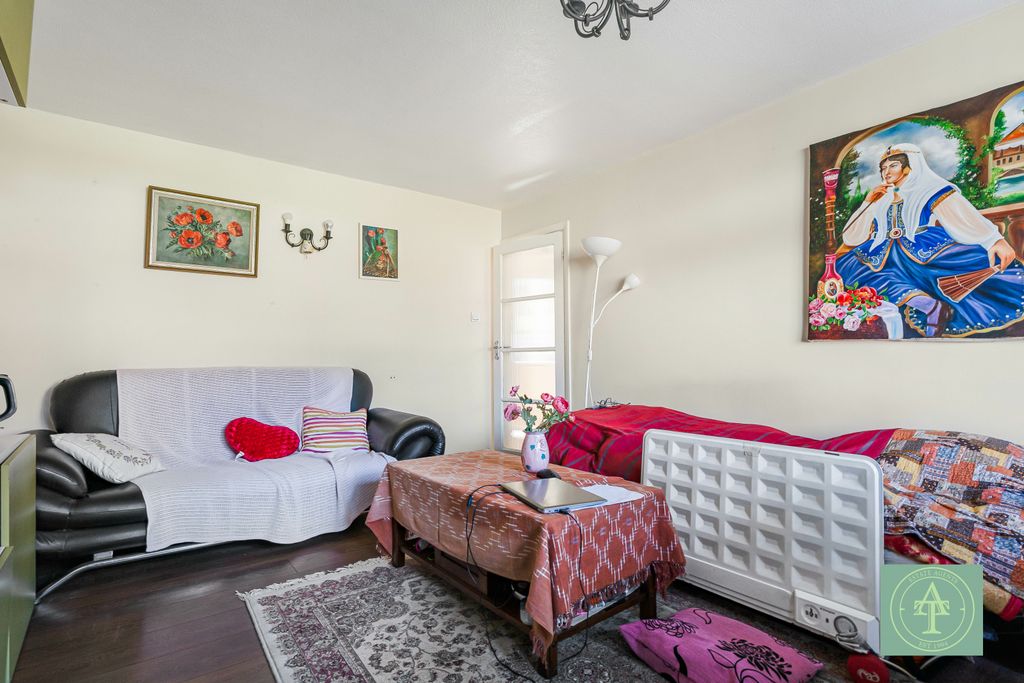 Property photo 3 of 12 Gallery