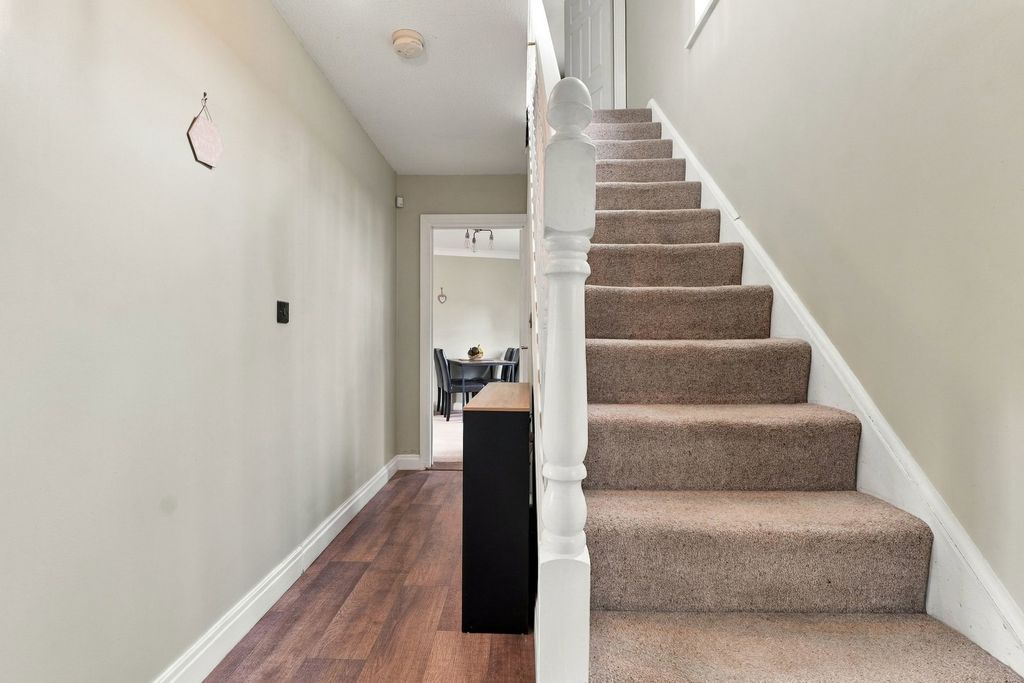 Property photo 2 of 32