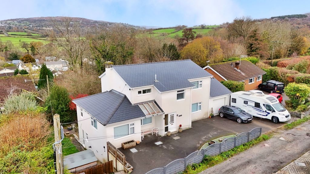 Property photo 1 of 50