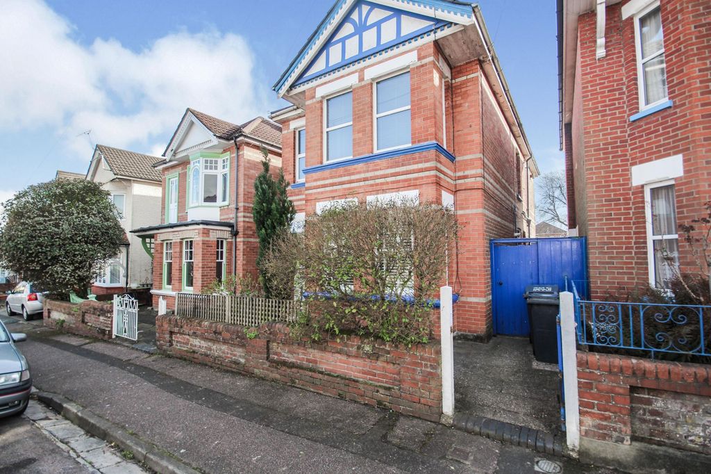 Property photo 1 of 6