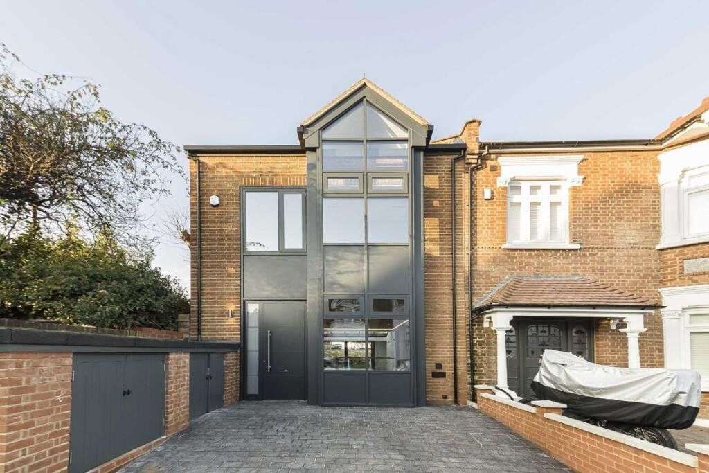 Property photo 1 of 8