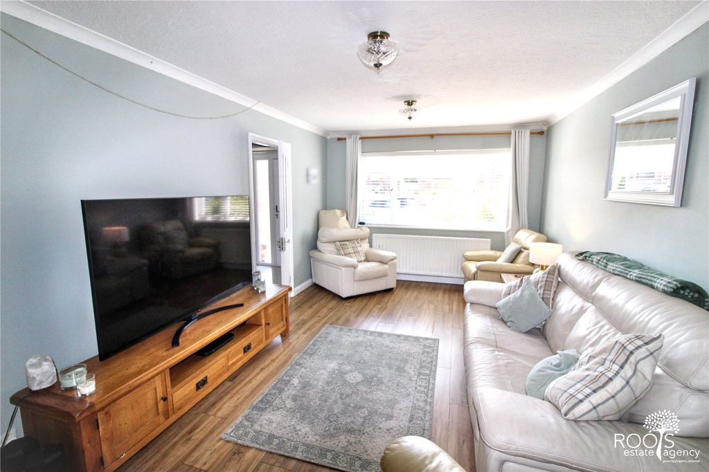 Property photo 3 of 19 Sitting Room