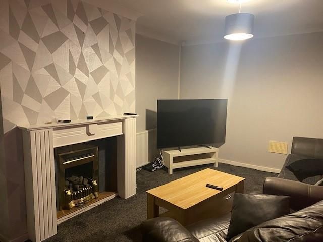 Property photo 2 of 14 Lounge 4.Jpg