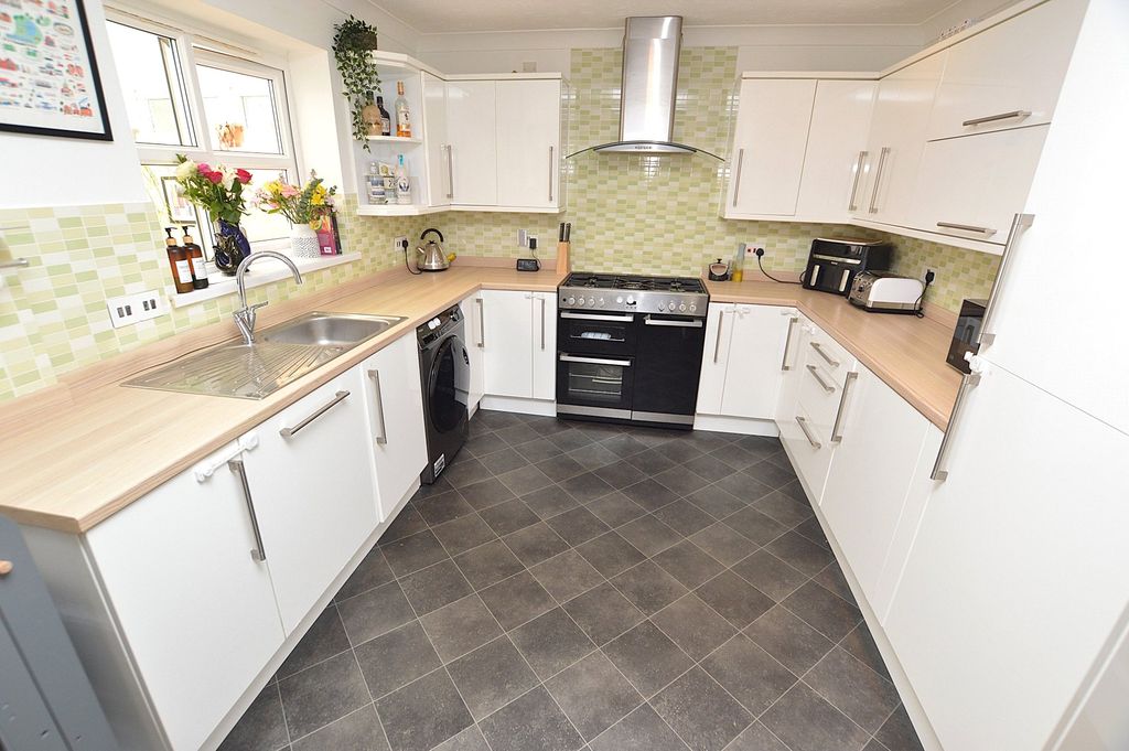Property photo 3 of 11 Kitchen/Diner