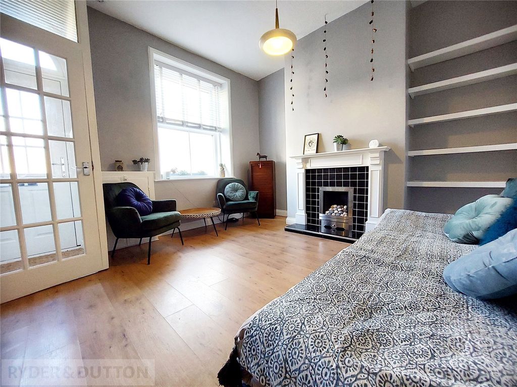 Property photo 3 of 14 Lounge