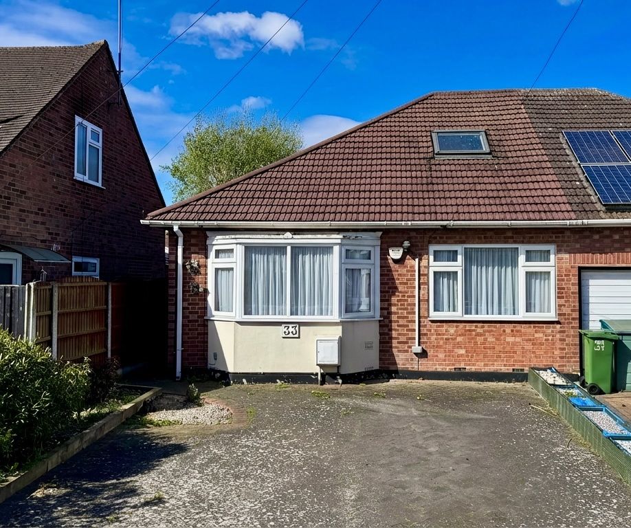 Property photo 1 of 19 Four Bedroom Bungalow - Brentwood