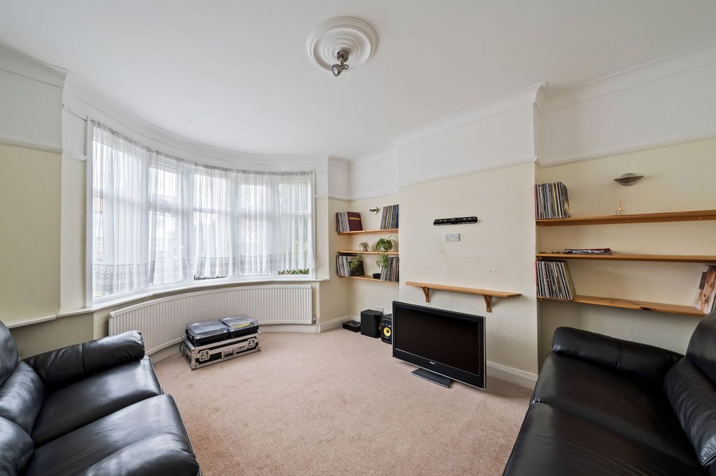 Property photo 3 of 17