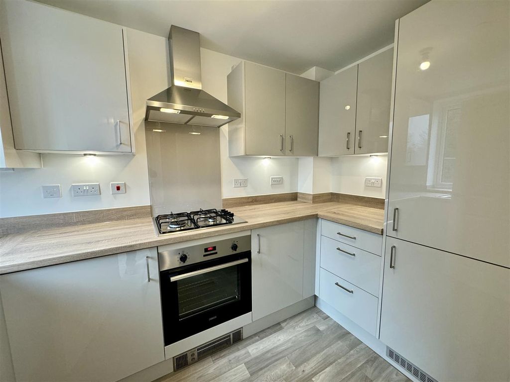 Property photo 2 of 17 Kitchen