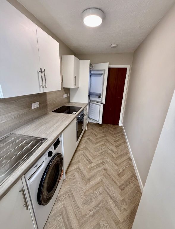 Property photo 2 of 6 Kitchen (A)