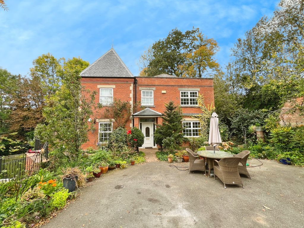 Property photo 1 of 27