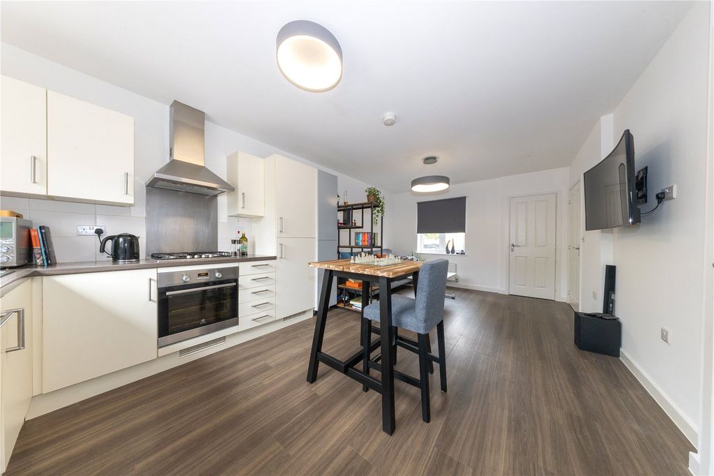 Property photo 2 of 17 Kitchen/Living