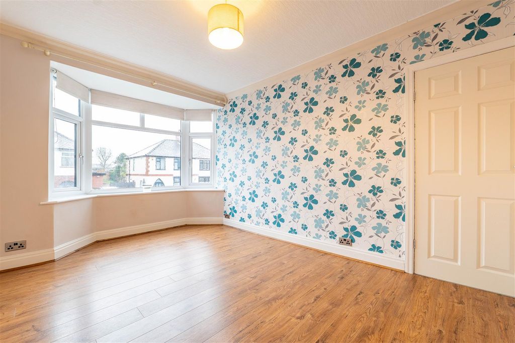 Property photo 2 of 18 Master Bedroom