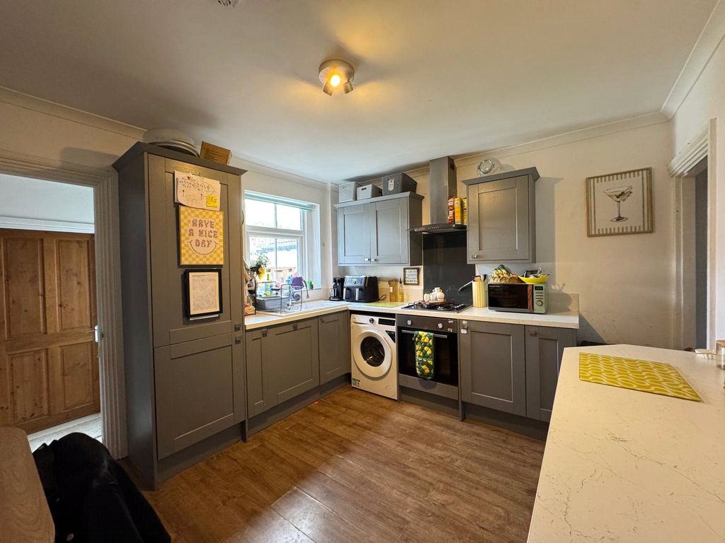 Property photo 2 of 9 Kitchen