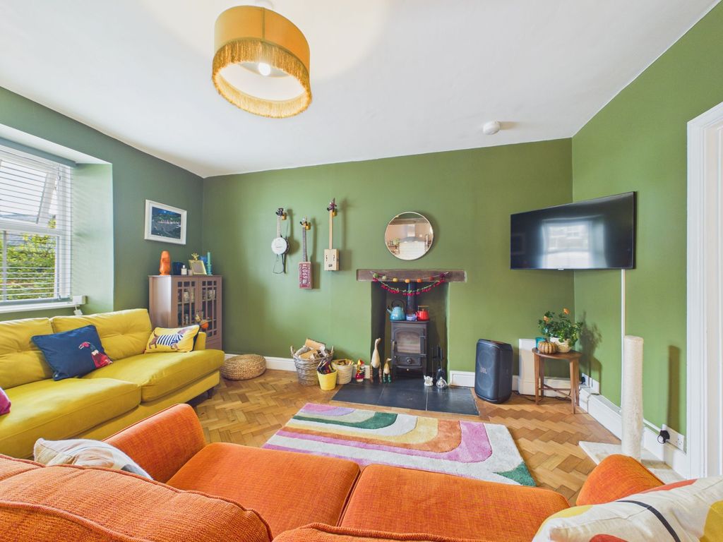 Property photo 3 of 34