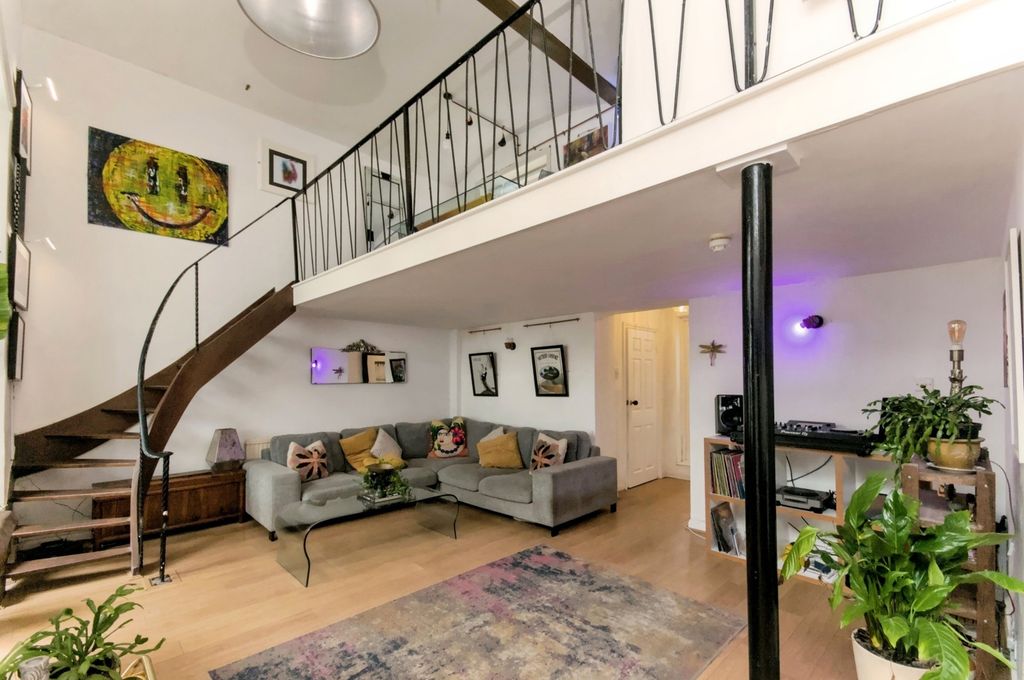 Property photo 1 of 21 Pbox-Img.Jpg