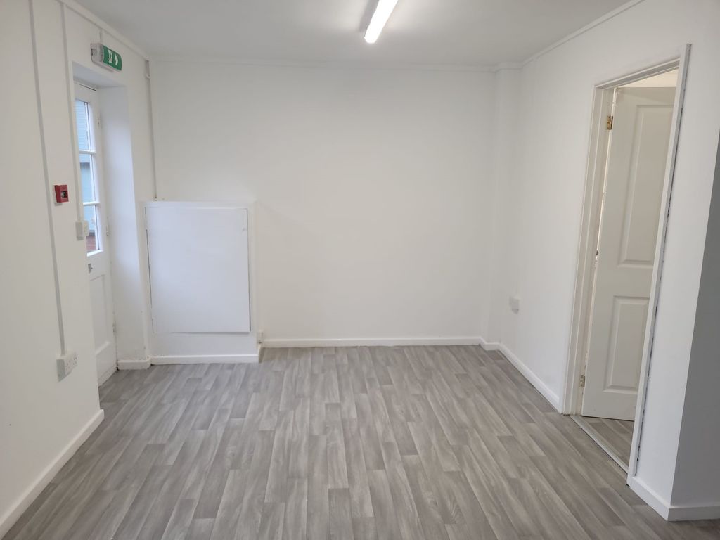 Property photo 1 of 5 Main Area