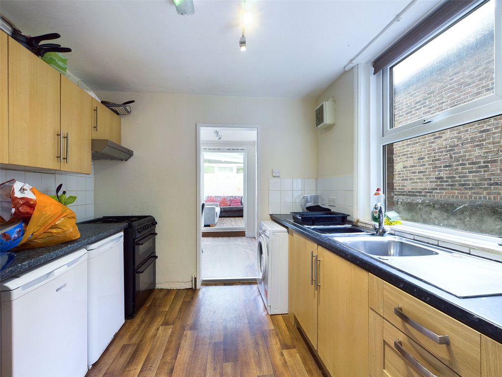 Property photo 2 of 9 Kitchen