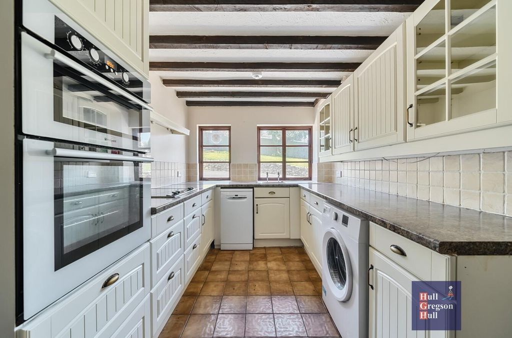 Property photo 3 of 22 718B2866-c5Df-428F-8165-A3De32Bd0c5F.Jpg
