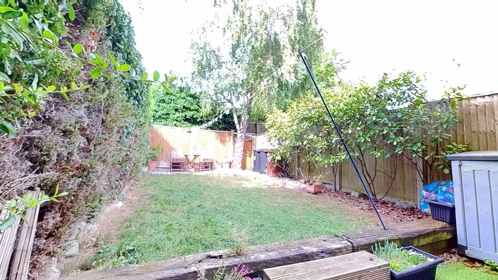 Property photo 3 of 12 Garden