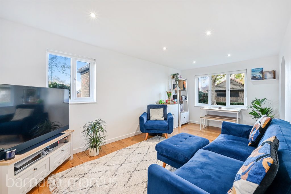 Property photo 3 of 12