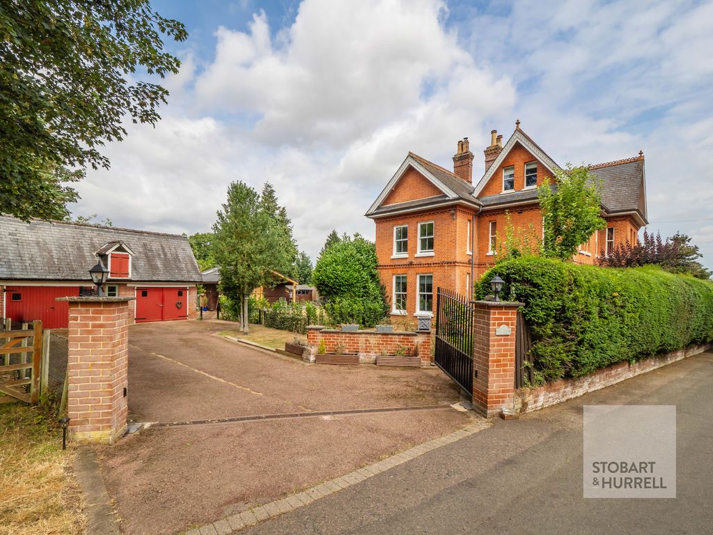 Property photo 1 of 41 Approach