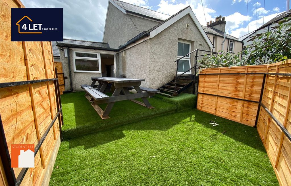 Property photo 2 of 35